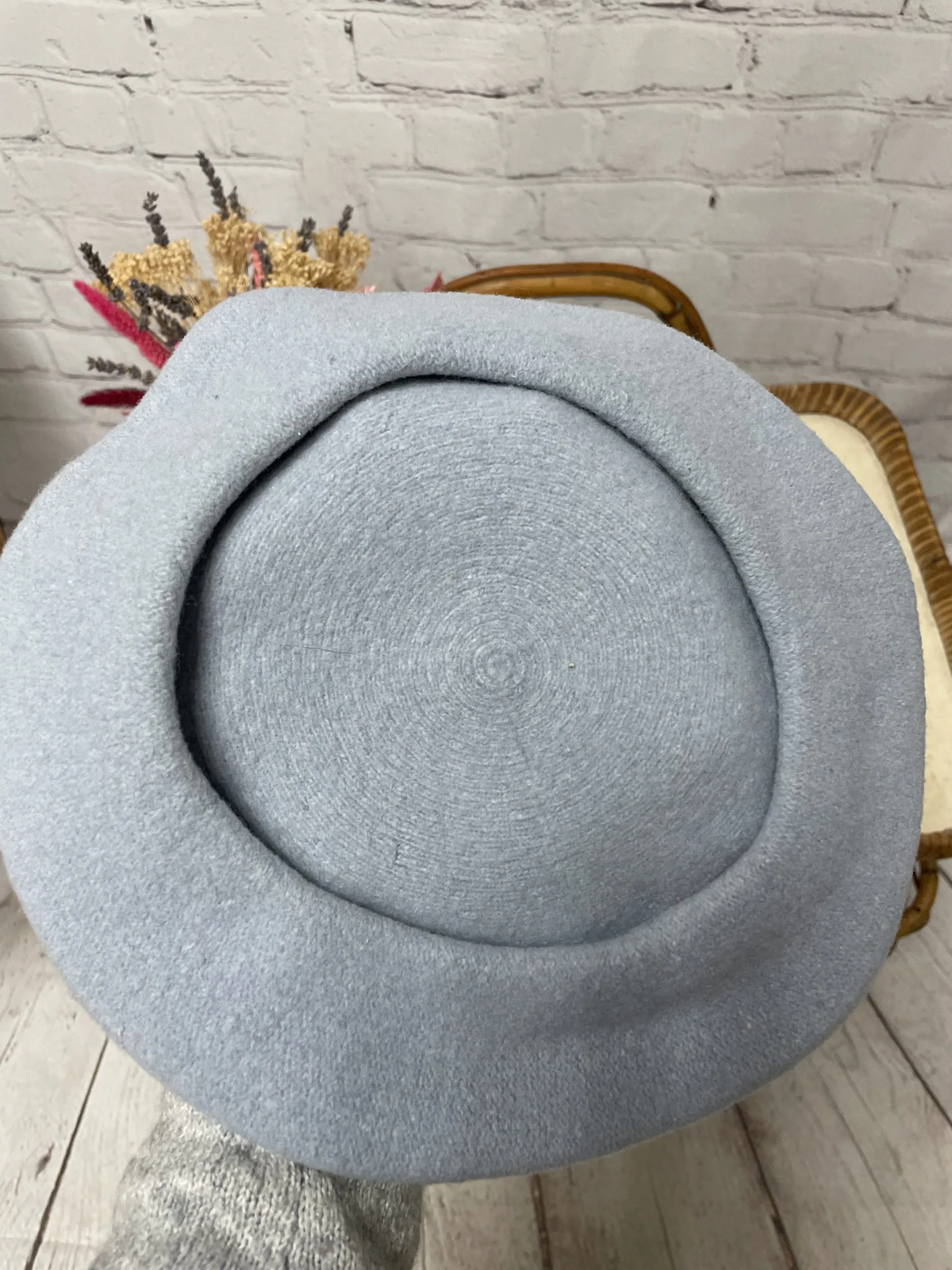 Béret classique en laine bleu ciel - Ressourcerie Histoires Sans Fin