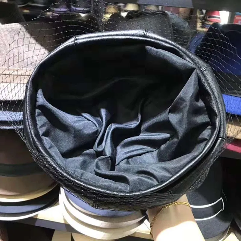 Béret français en cuir synthétique noir et maille