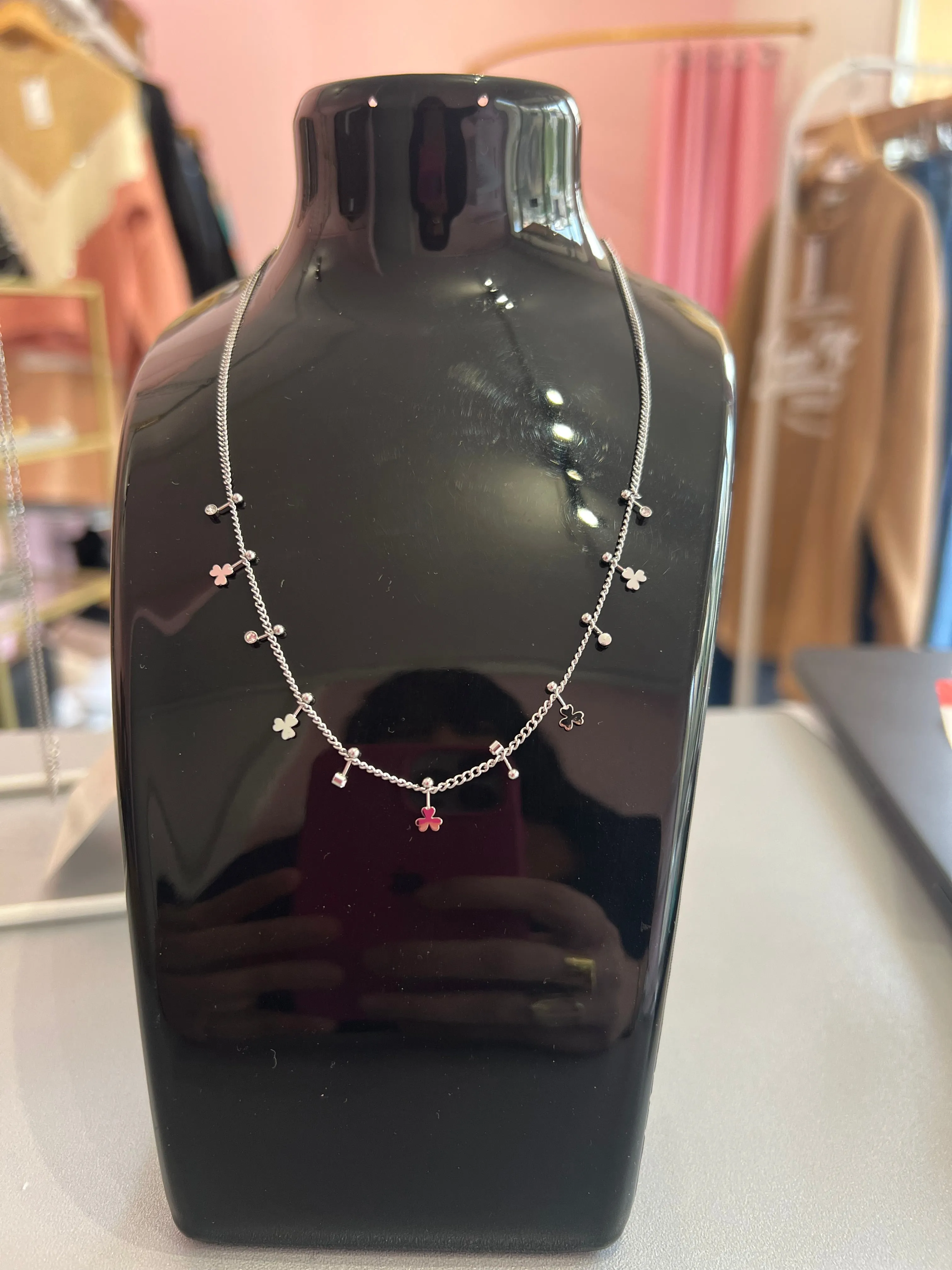 Collier trefles