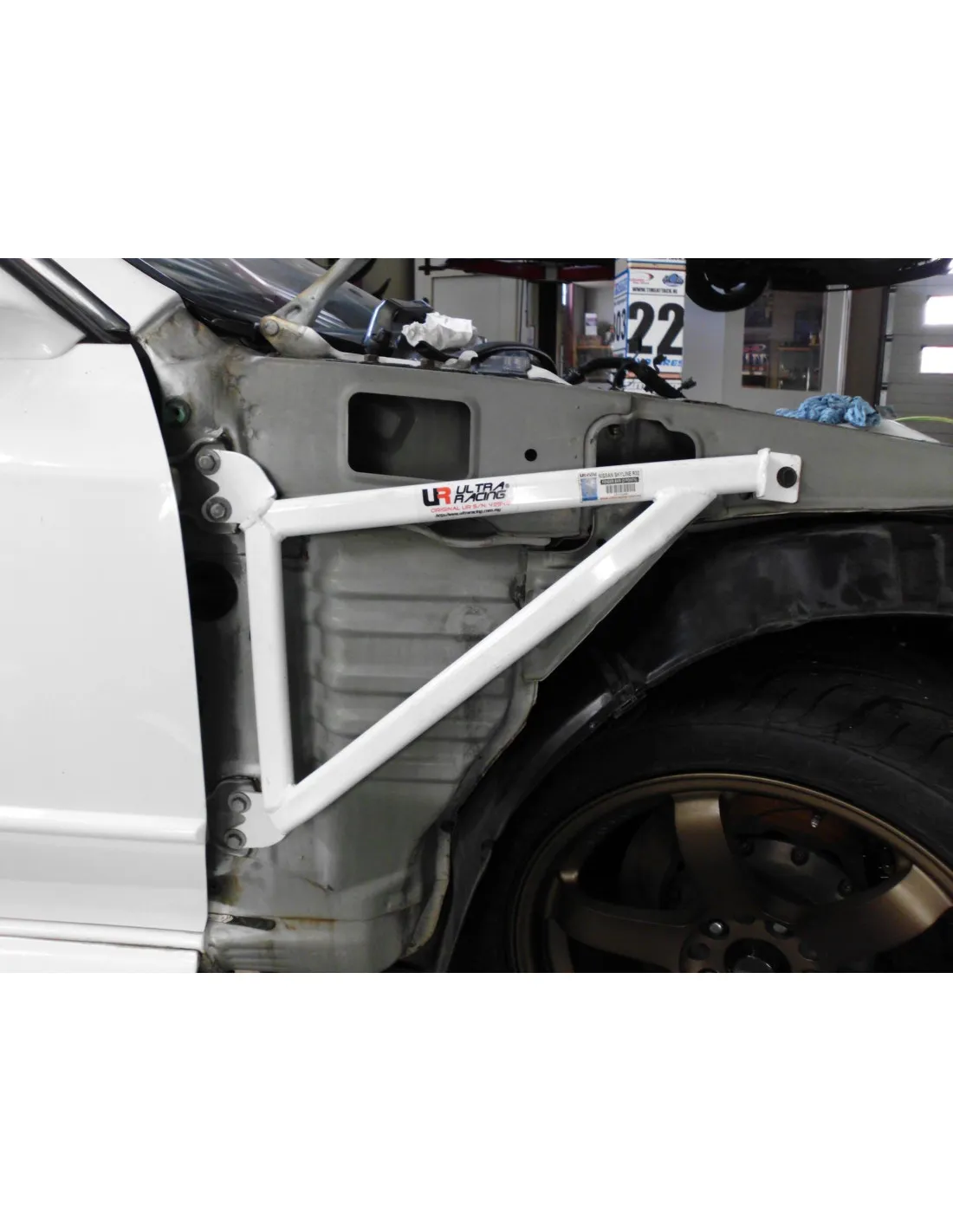 Renfort d'ailes Ultra Racing pour Nissan Skyline R32 GTR - Swapland -