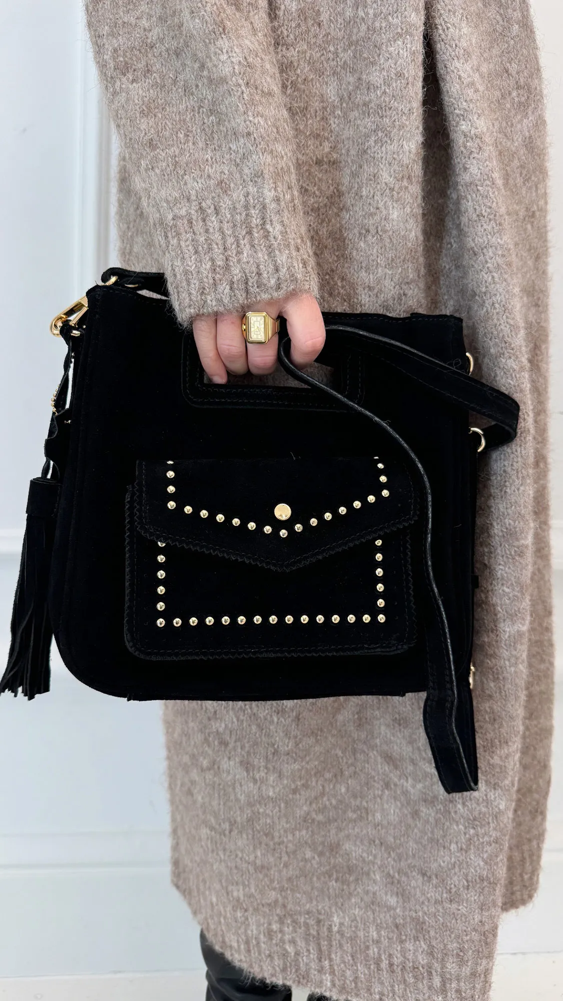 Sac noir daim clouté bandoulière