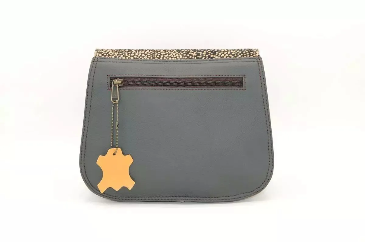 Sac rabat à pois en cuir véritable