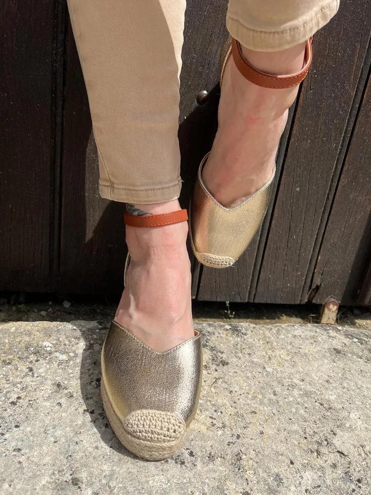 Sandales compensées paille et bout fermé or BARCELONE - Chaussures femme Cléstyle Couleur or Chaussures 39