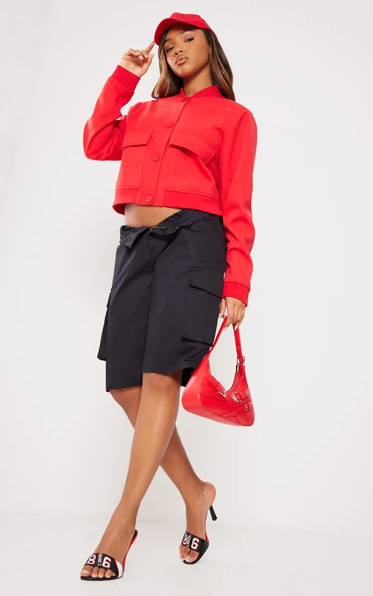 Veste courte douce rouge à boutons