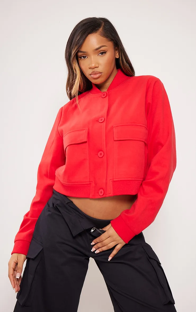 Veste courte douce rouge à boutons